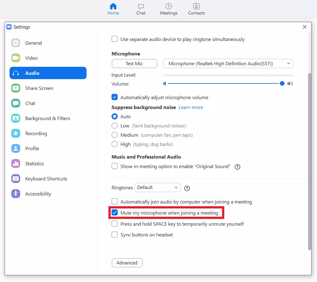 To mute the microphone automatically, activate “Mute my microphone when joining a meeting”.
