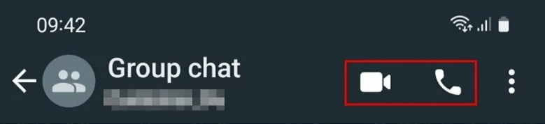 WhatsApp: camera and handset icon to begin the call in a group chat