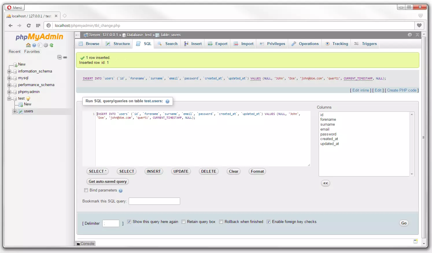 El comando INSERT como código según la sintaxis de SQL