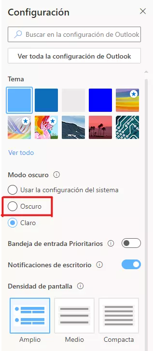 El modo oscuro en la configuración de la aplicación web de Outlook