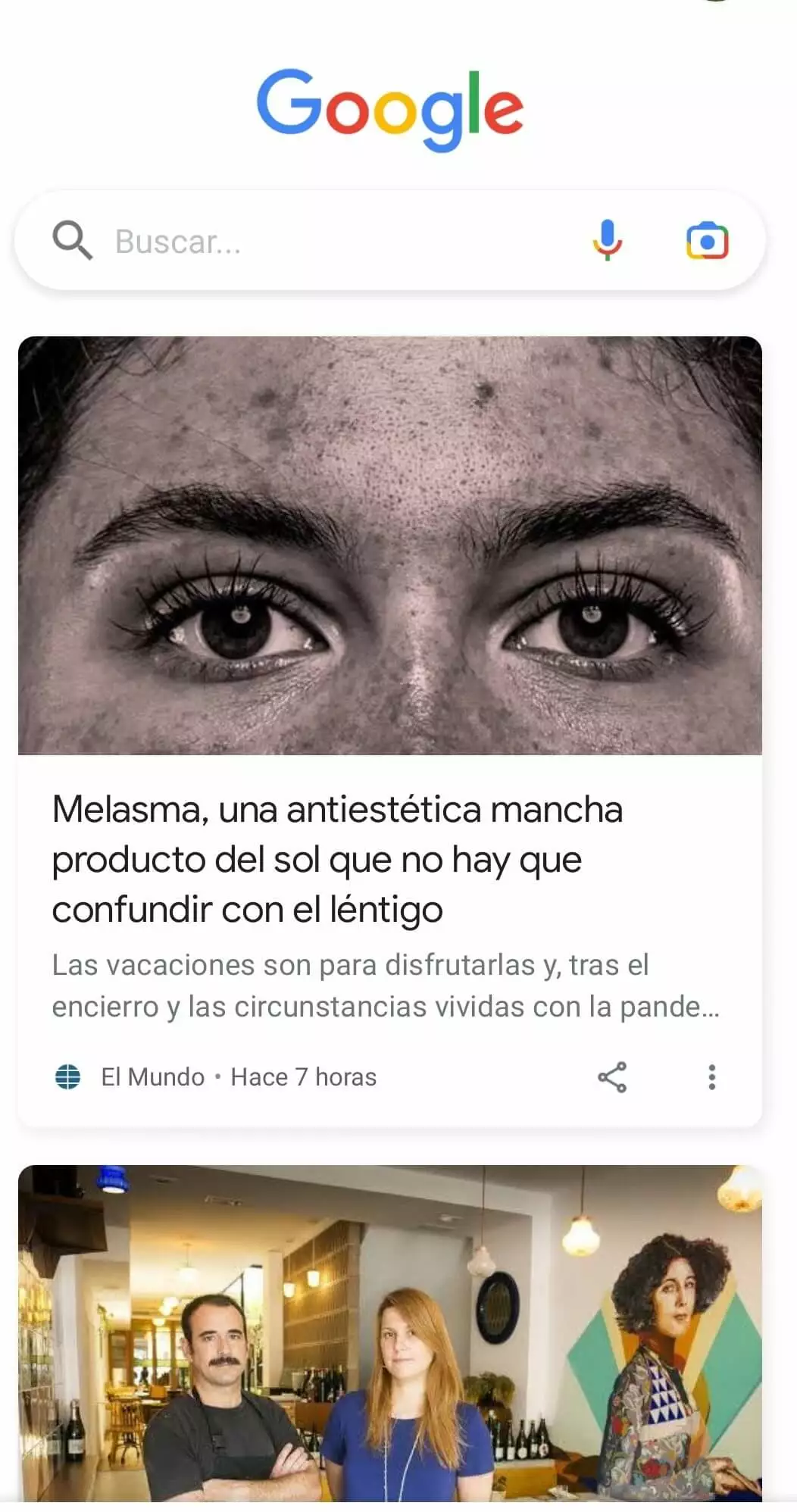 Captura de pantalla con la función de búsqueda de Google y dos tarjetas de Google Discover